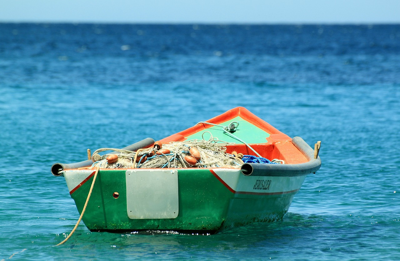 Navigating Rough Waters: How to Handle Challenging Boating Conditions